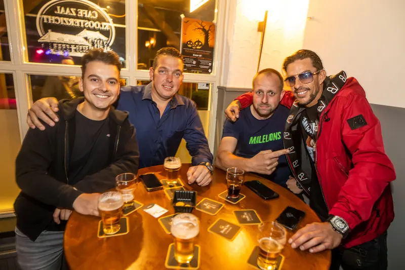 Kermis 2021, vrienden aan tafel
